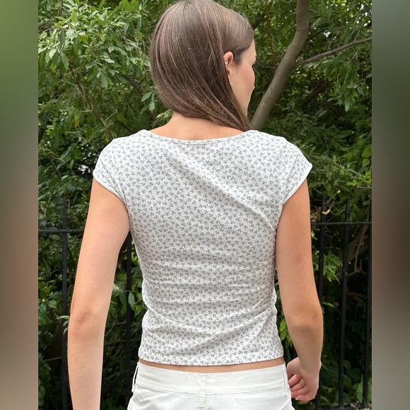 Brandy Melville Ella floral top - Picture 3 of 4
